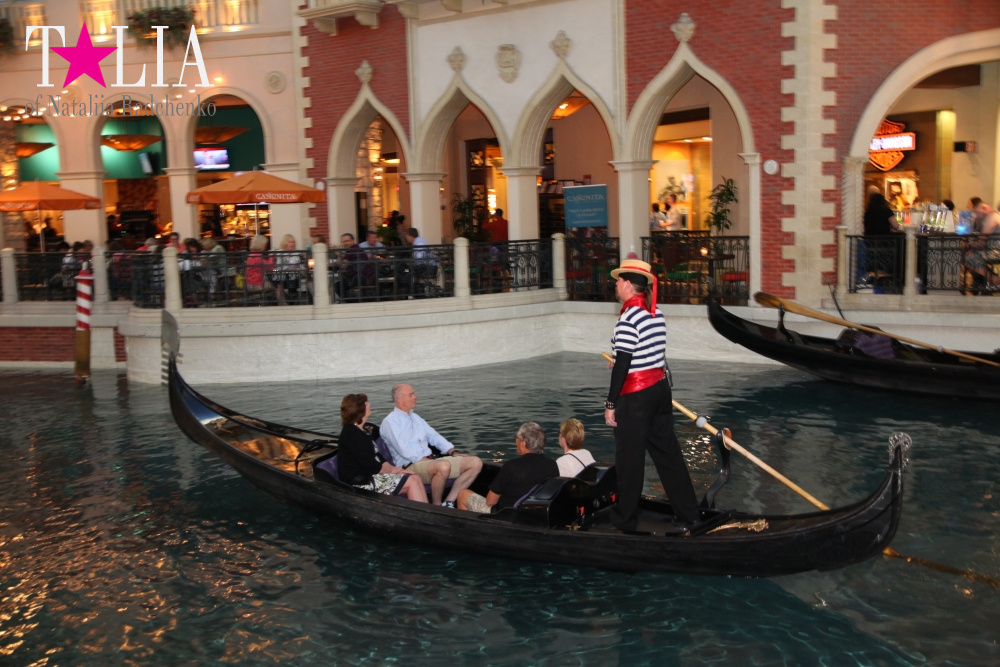 Каналы Венеции в отеле The Venetian в Лас Вегасе, Невада, США